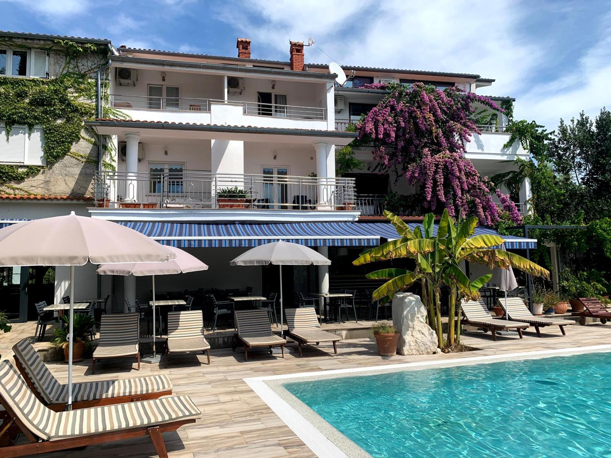 Gargamelo Pension โปเรช ภายนอก รูปภาพ