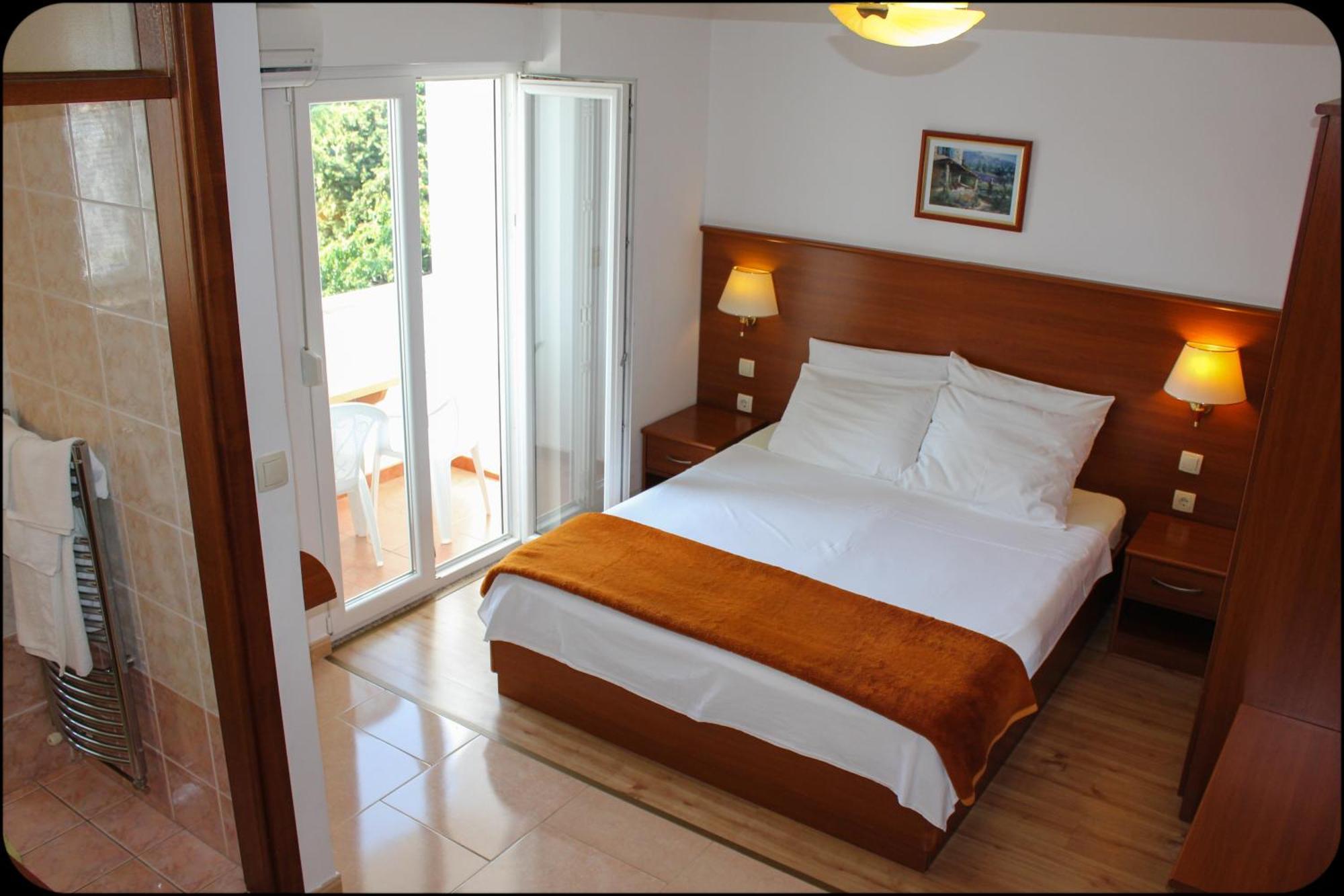 Gargamelo Pension โปเรช ภายนอก รูปภาพ