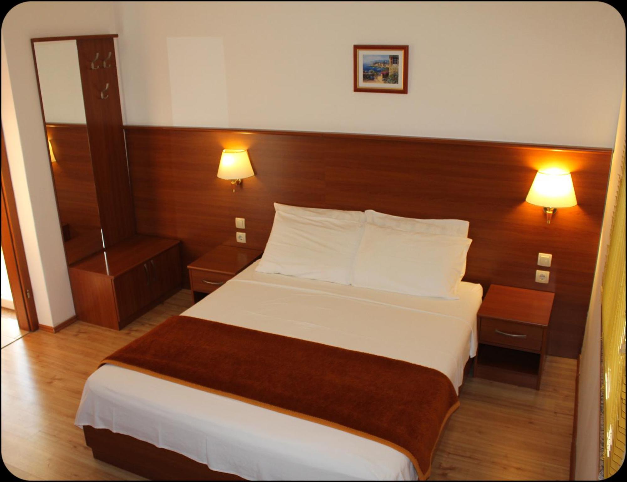 Gargamelo Pension โปเรช ภายนอก รูปภาพ