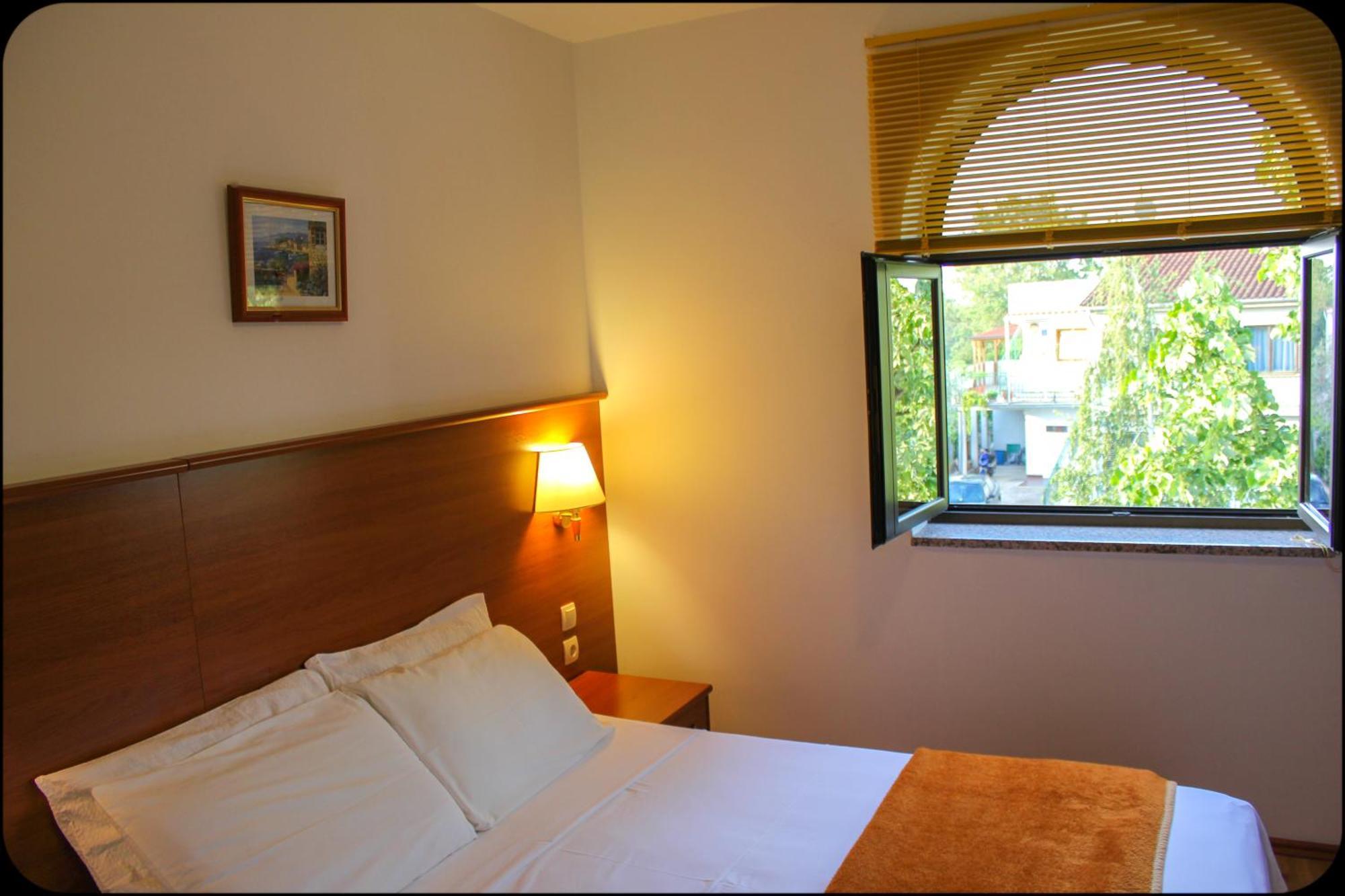 Gargamelo Pension โปเรช ภายนอก รูปภาพ