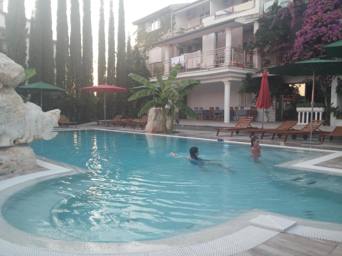 Gargamelo Pension โปเรช ภายนอก รูปภาพ